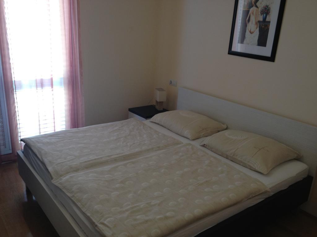 אומיס Apartments Villa Amalia מראה חיצוני תמונה
