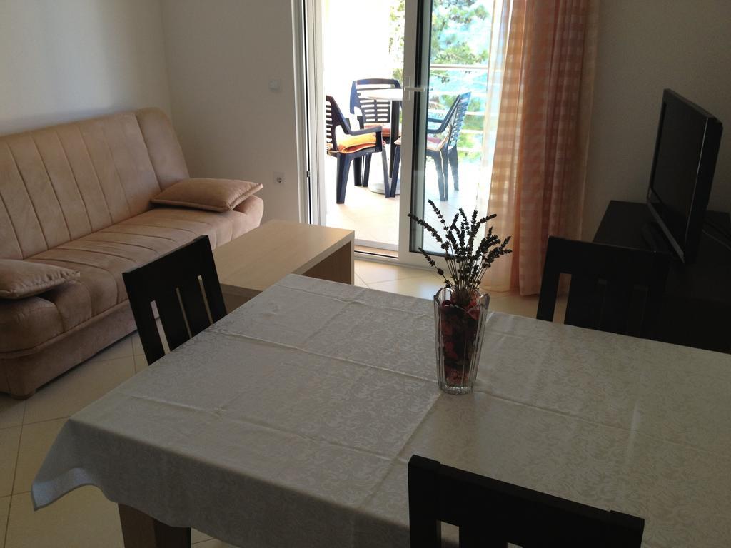 אומיס Apartments Villa Amalia מראה חיצוני תמונה