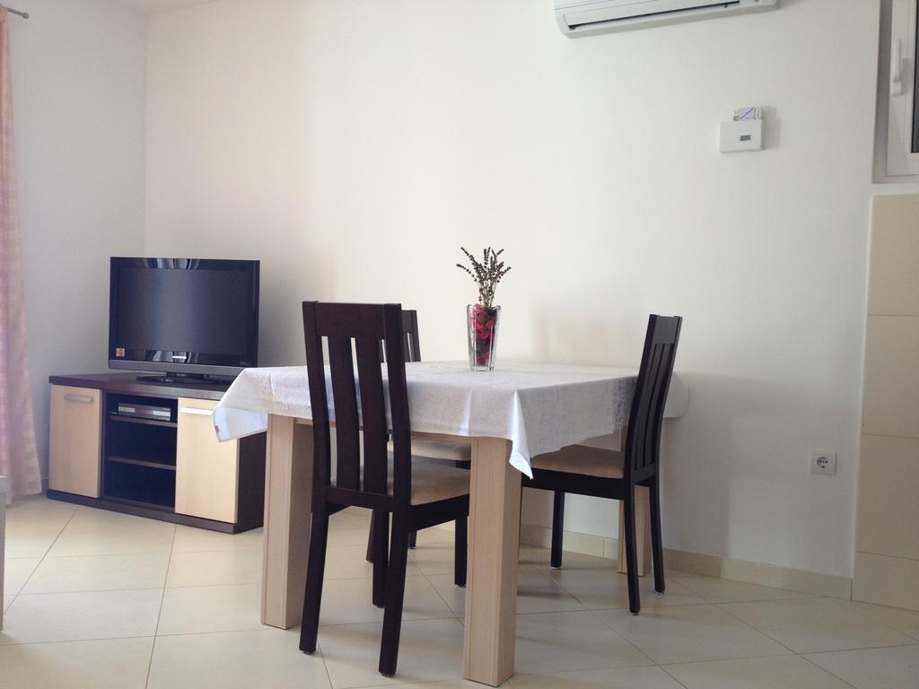 אומיס Apartments Villa Amalia מראה חיצוני תמונה